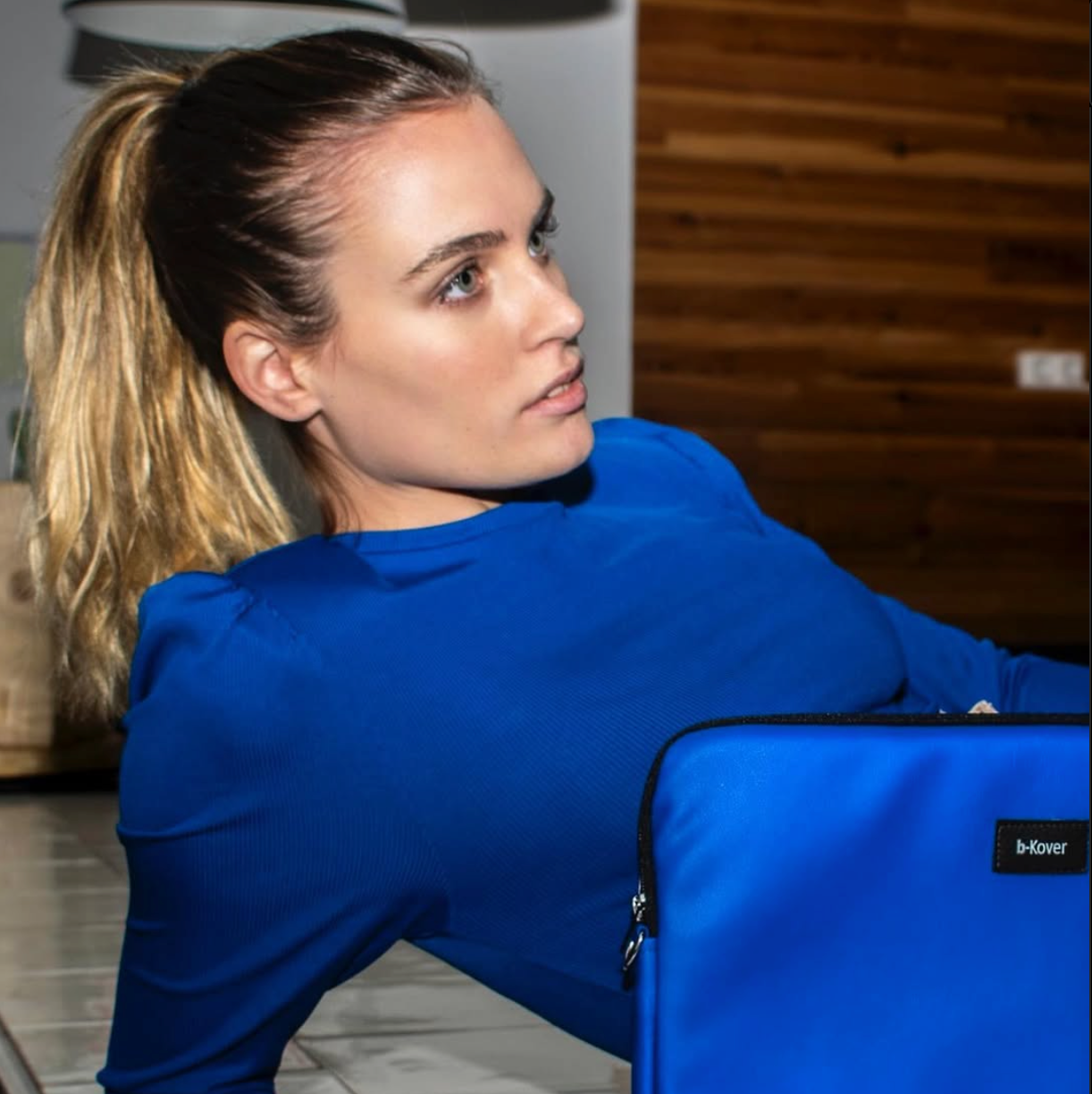 B-Kover Blue Case Holder