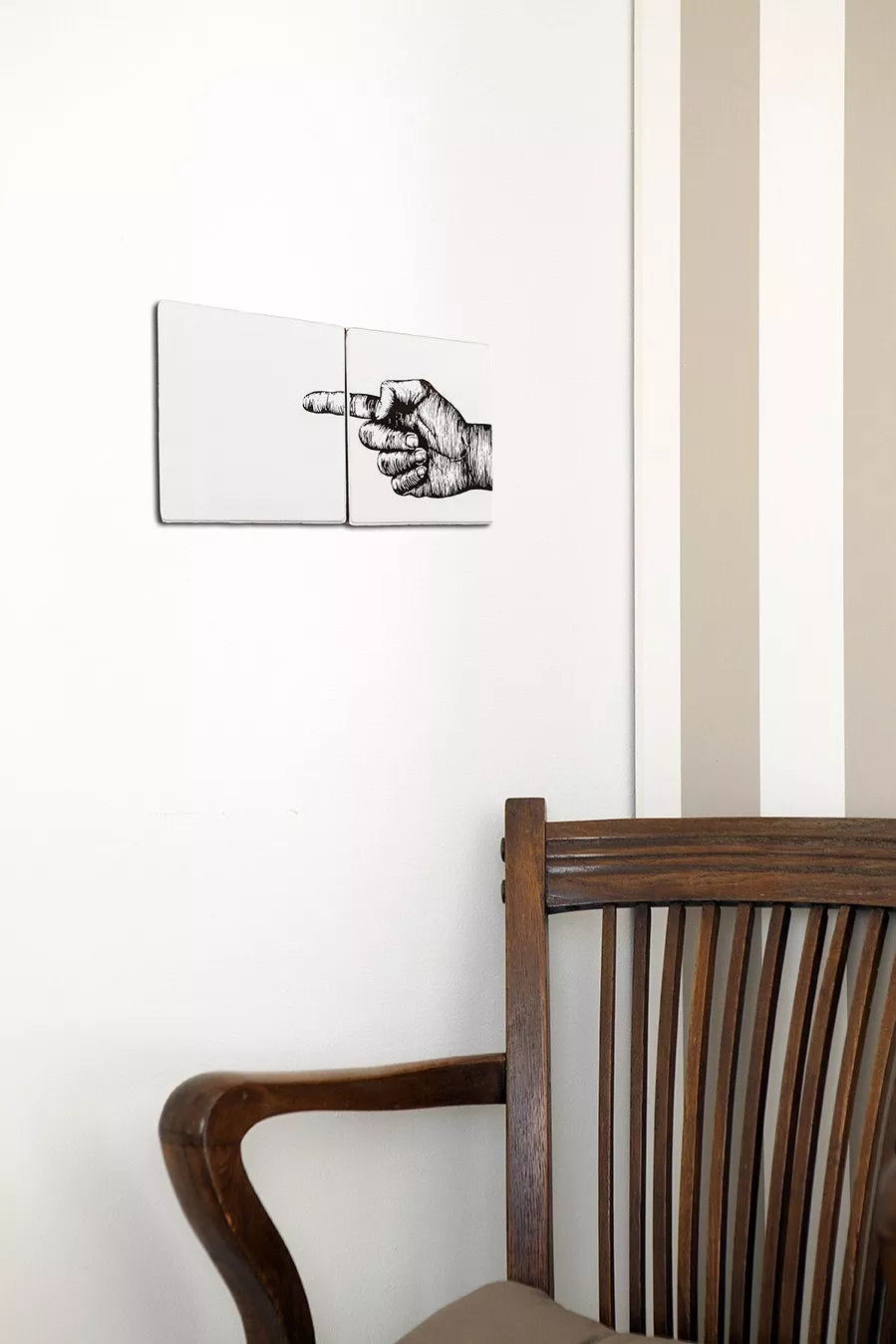 Bussoga Pointing Left Finger Tile