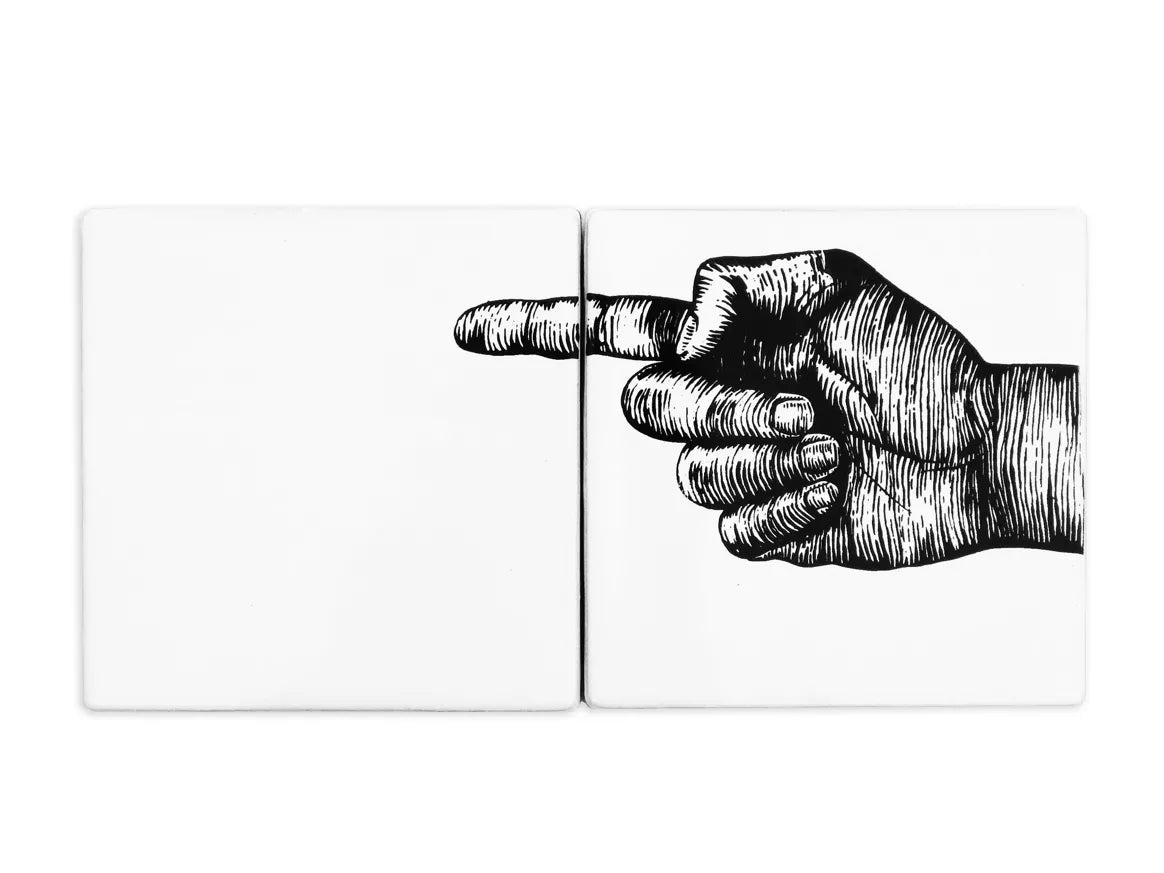 Bussoga Pointing Left Tile