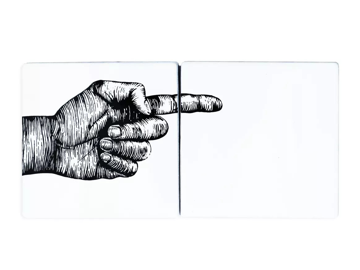 Bussoga Pointing Right Tile